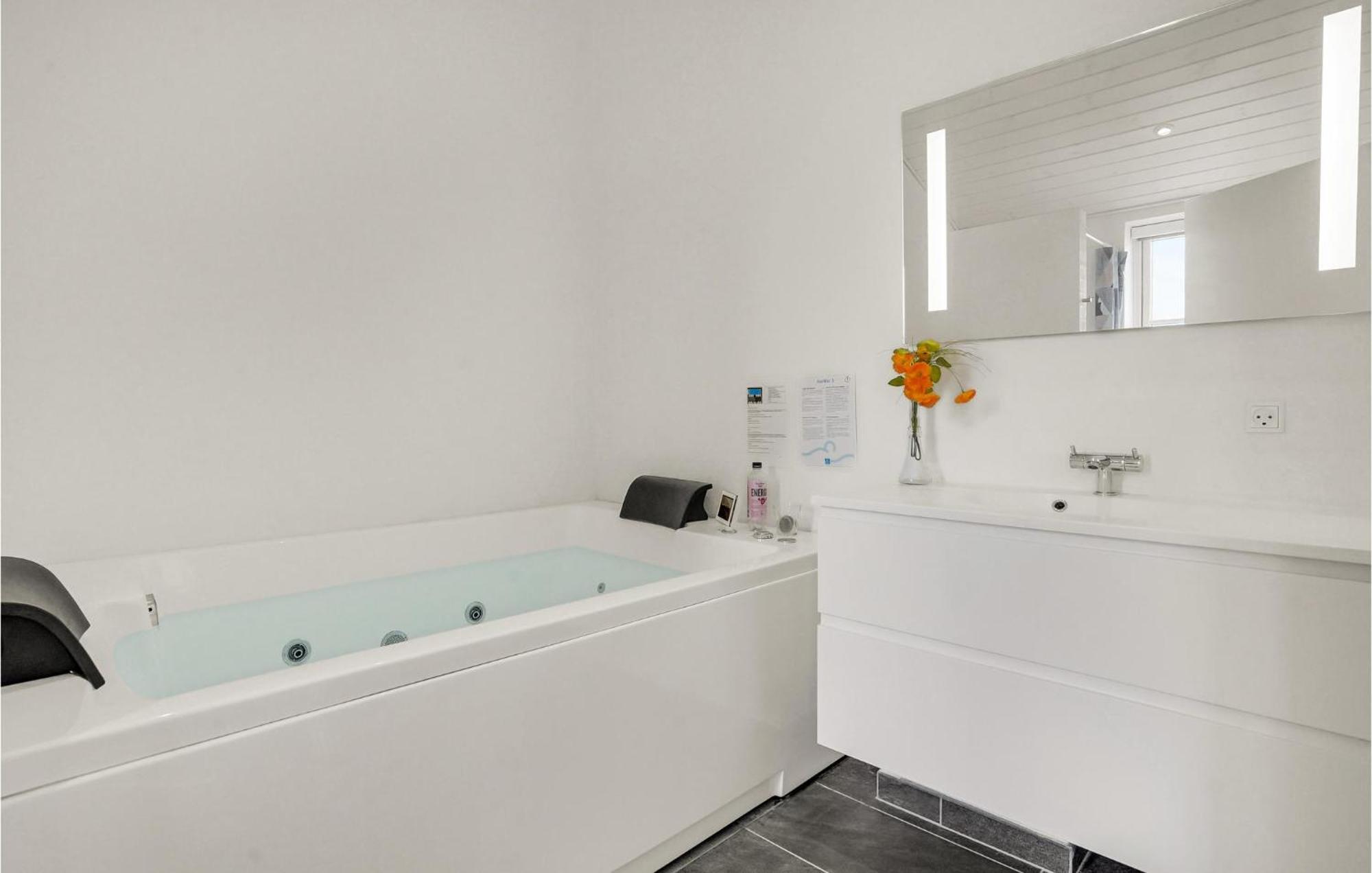 Amazing Home In Blavand With Wifi Bagian luar foto